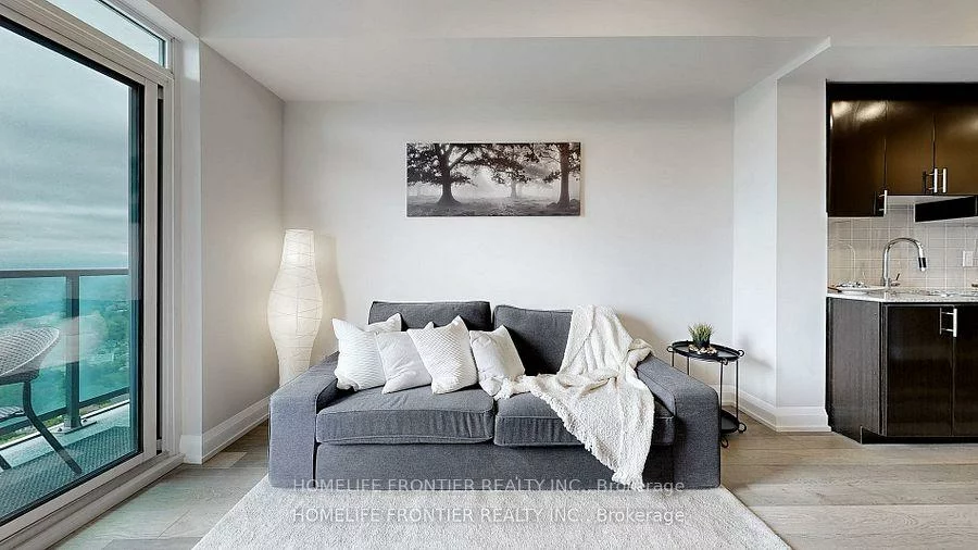 7161, YONGE, Thornhill, Markham