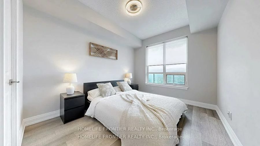 7161, YONGE, Thornhill, Markham