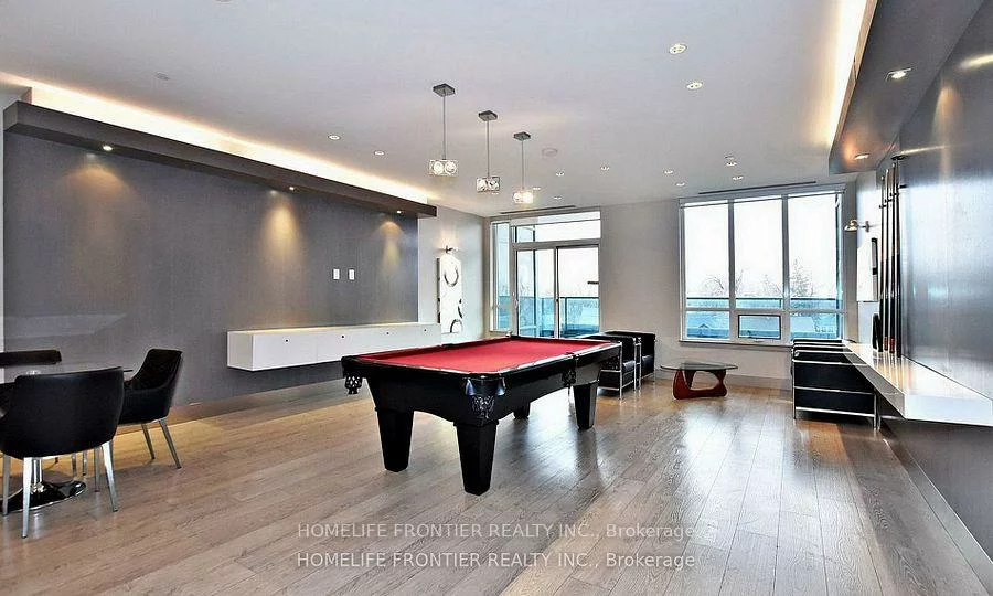 7161, YONGE, Thornhill, Markham