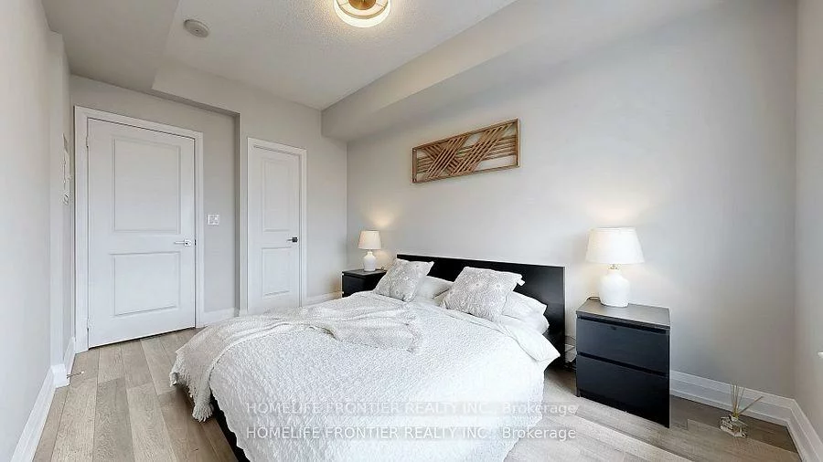 7161, YONGE, Thornhill, Markham