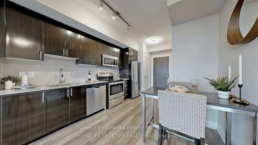 7161, YONGE, Thornhill, Markham