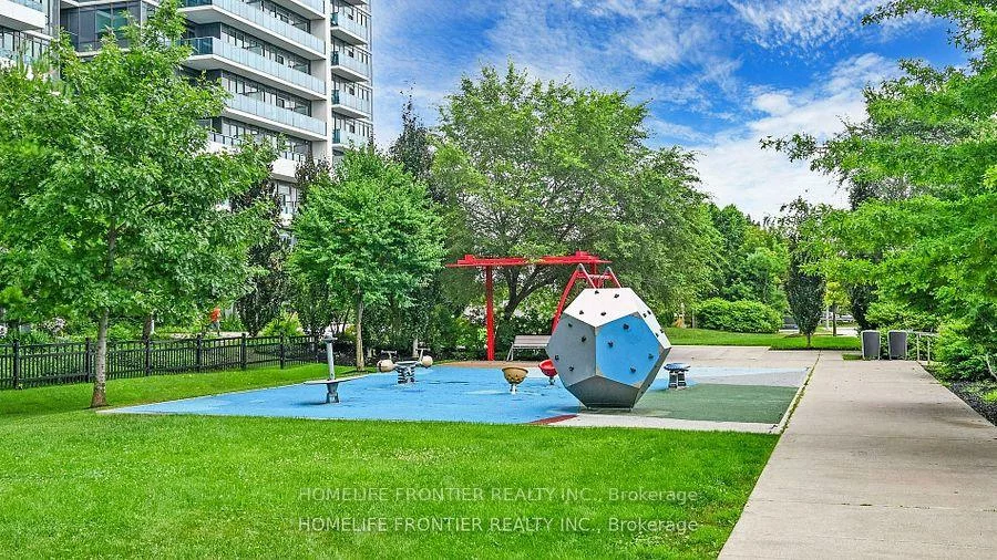 7161, YONGE, Thornhill, Markham