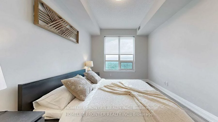 7161, YONGE, Thornhill, Markham