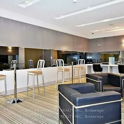 7161, YONGE, Thornhill, Markham
