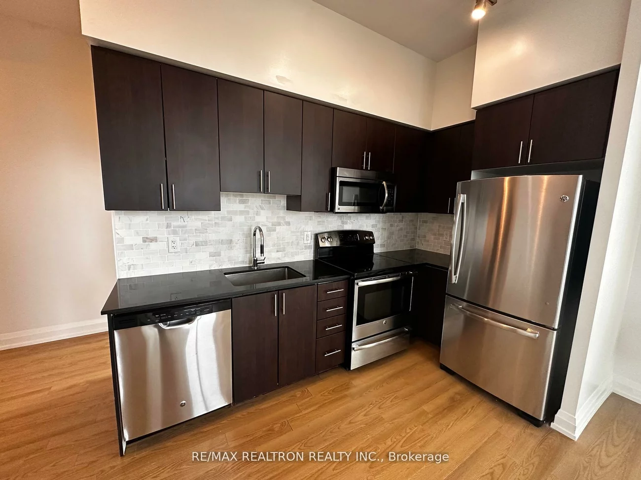 7161, Yonge, Grandview, Markham