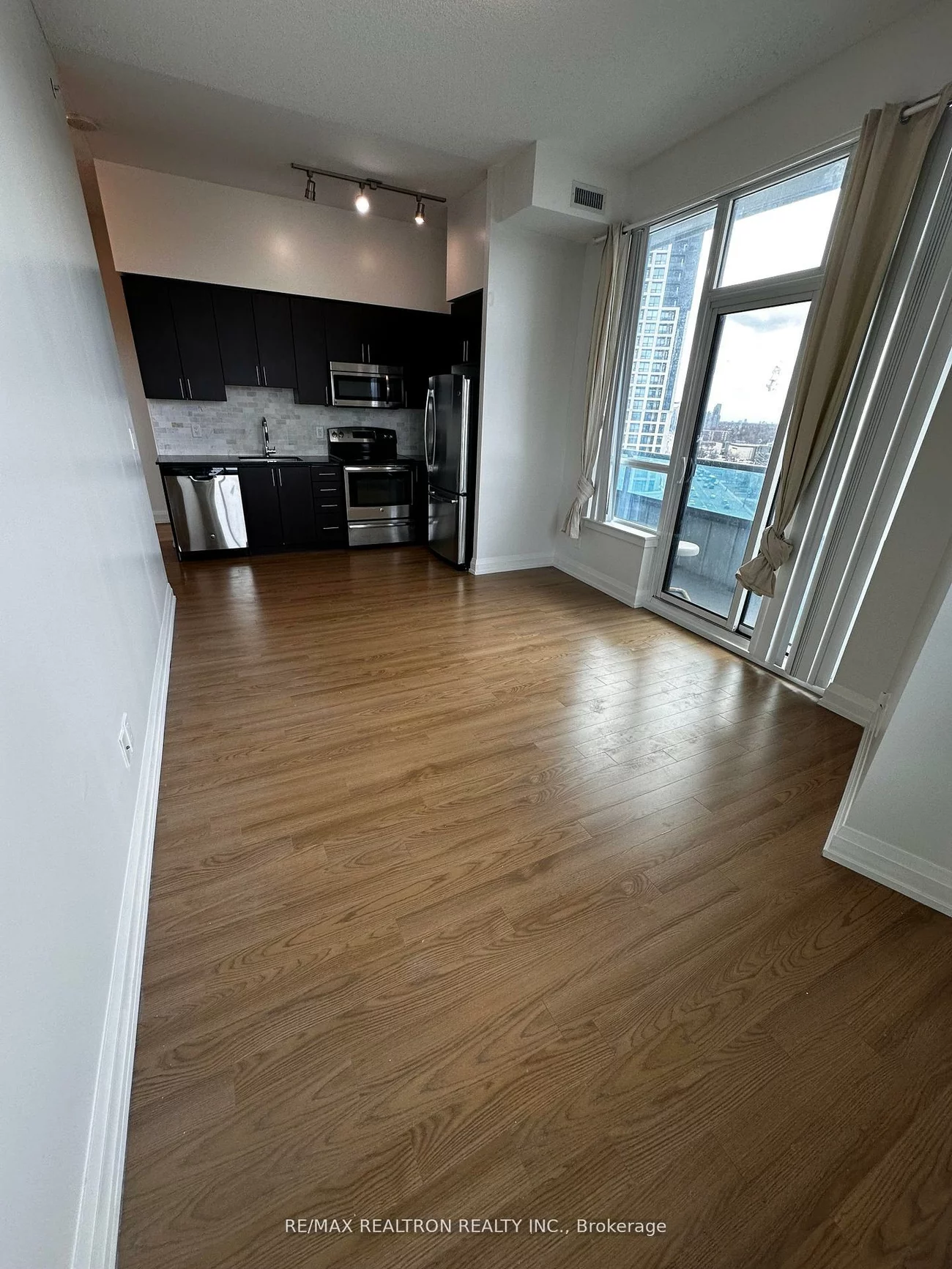 7161, Yonge, Grandview, Markham