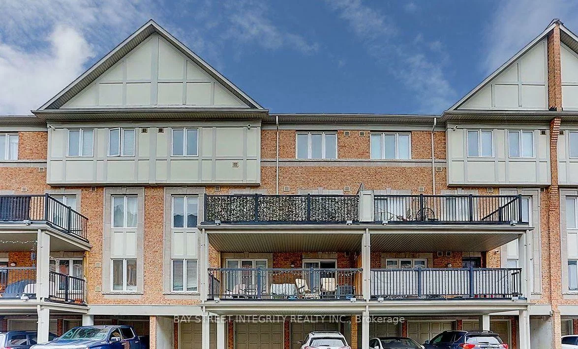 2199, Bur Oak, Greensborough, Markham