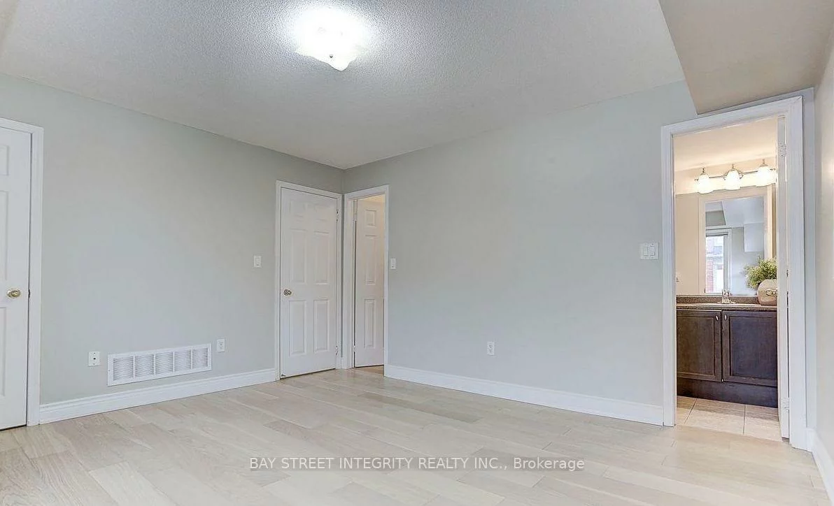 2199, Bur Oak, Greensborough, Markham