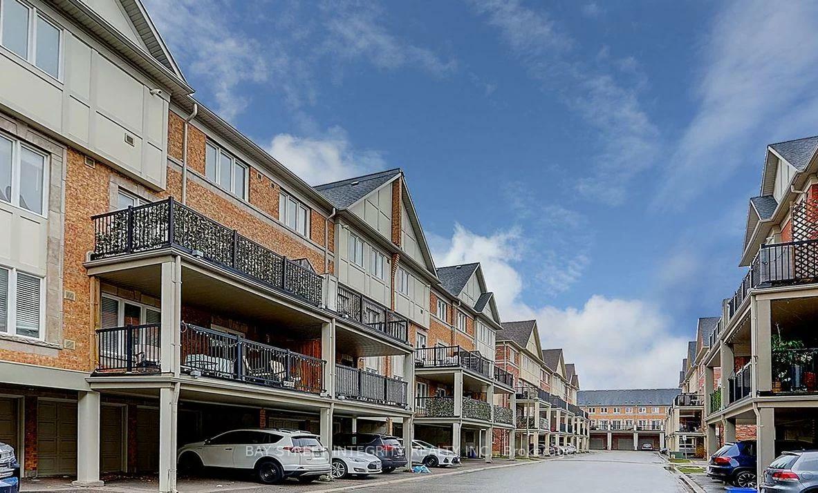 2199, Bur Oak, Greensborough, Markham