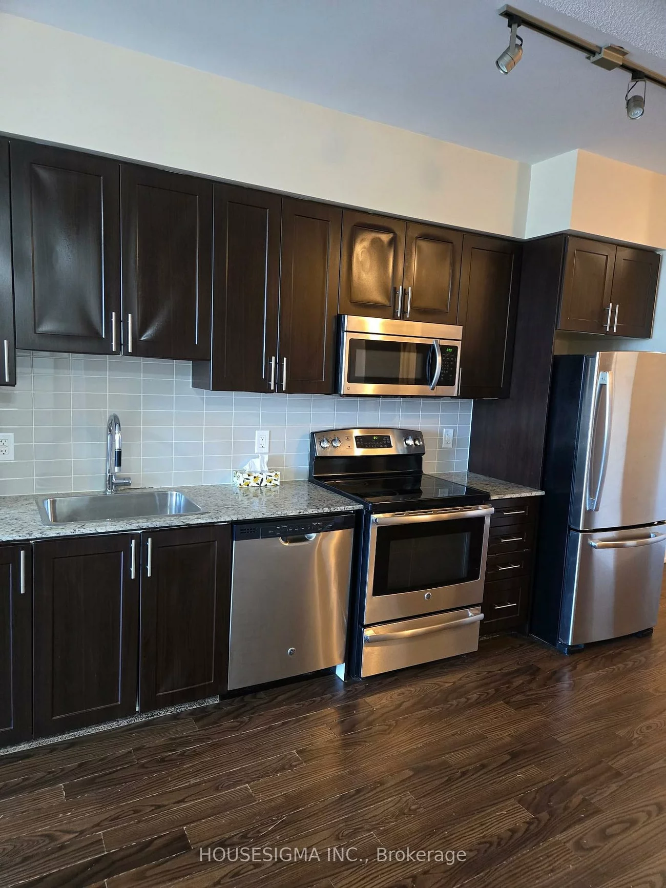 7161, Yonge, Grandview, Markham