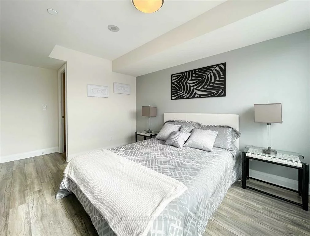18, Uptown, Unionville, Markham