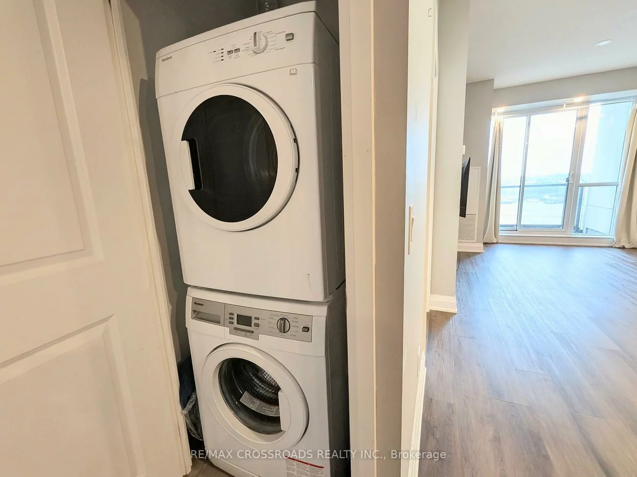 9582, Markham, Wismer, Markham