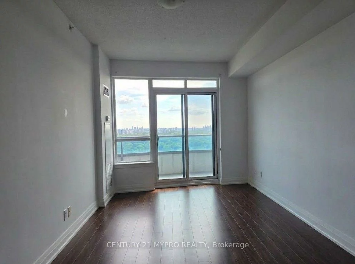 7161, Yonge, Grandview, Markham