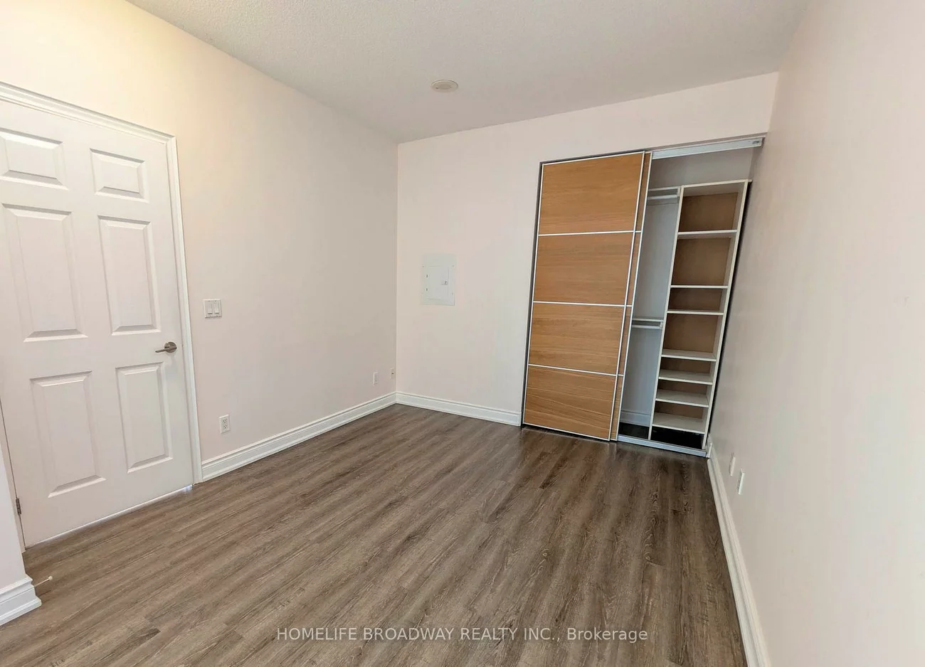 37, Galleria, Commerce Valley, Markham