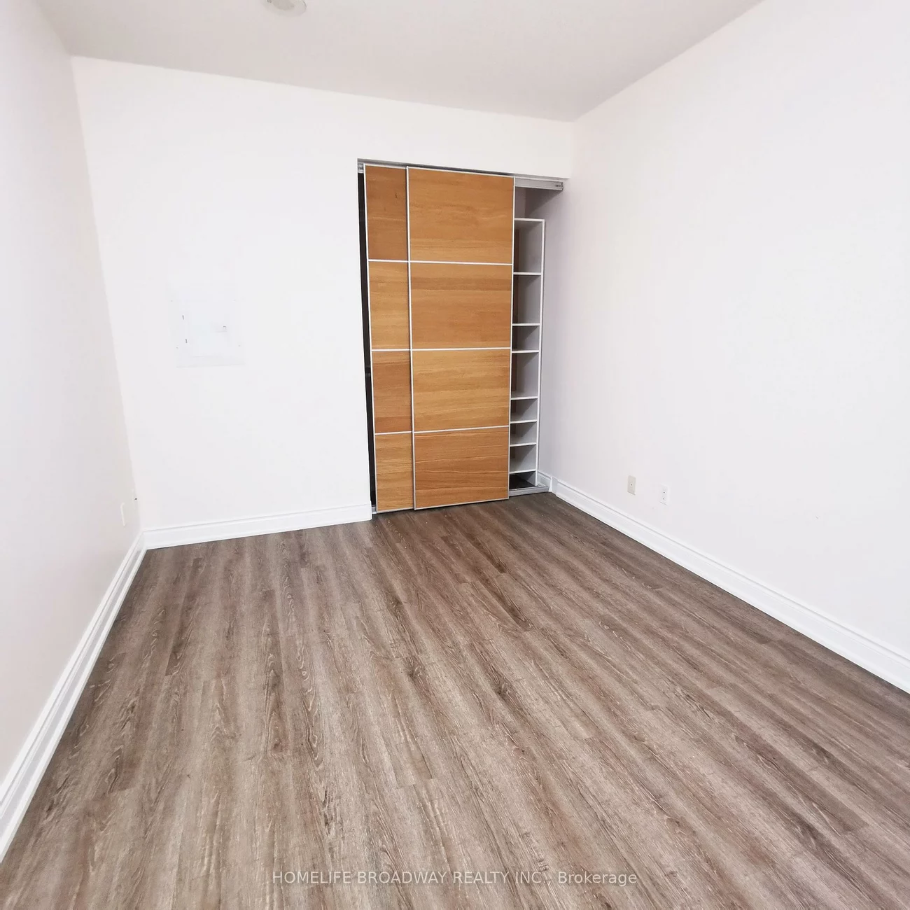 37, Galleria, Commerce Valley, Markham