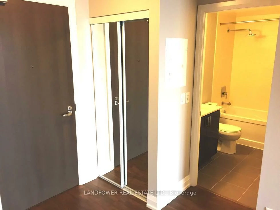 7161, Yonge, Thornhill, Markham