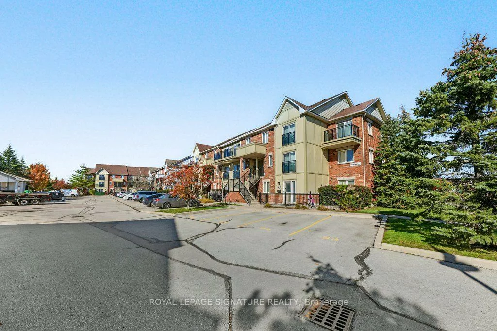 2285, Bur Oak, Greensborough, Markham