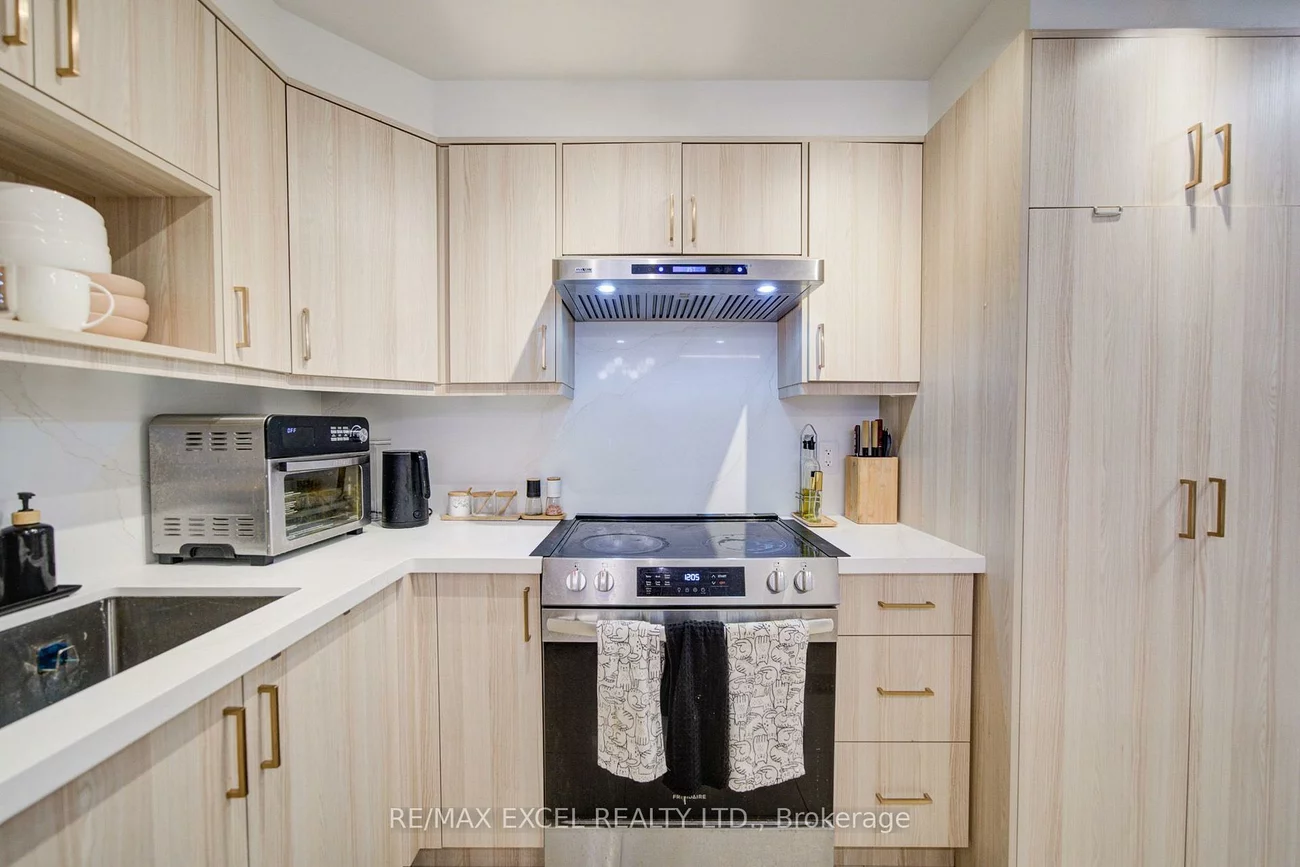 37, Galleria, Commerce Valley, Markham