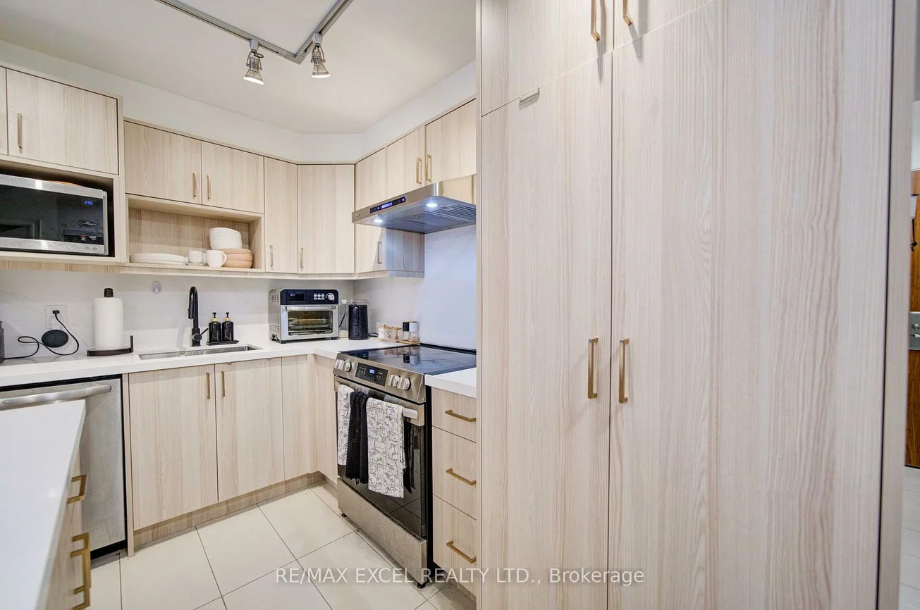 37, Galleria, Commerce Valley, Markham