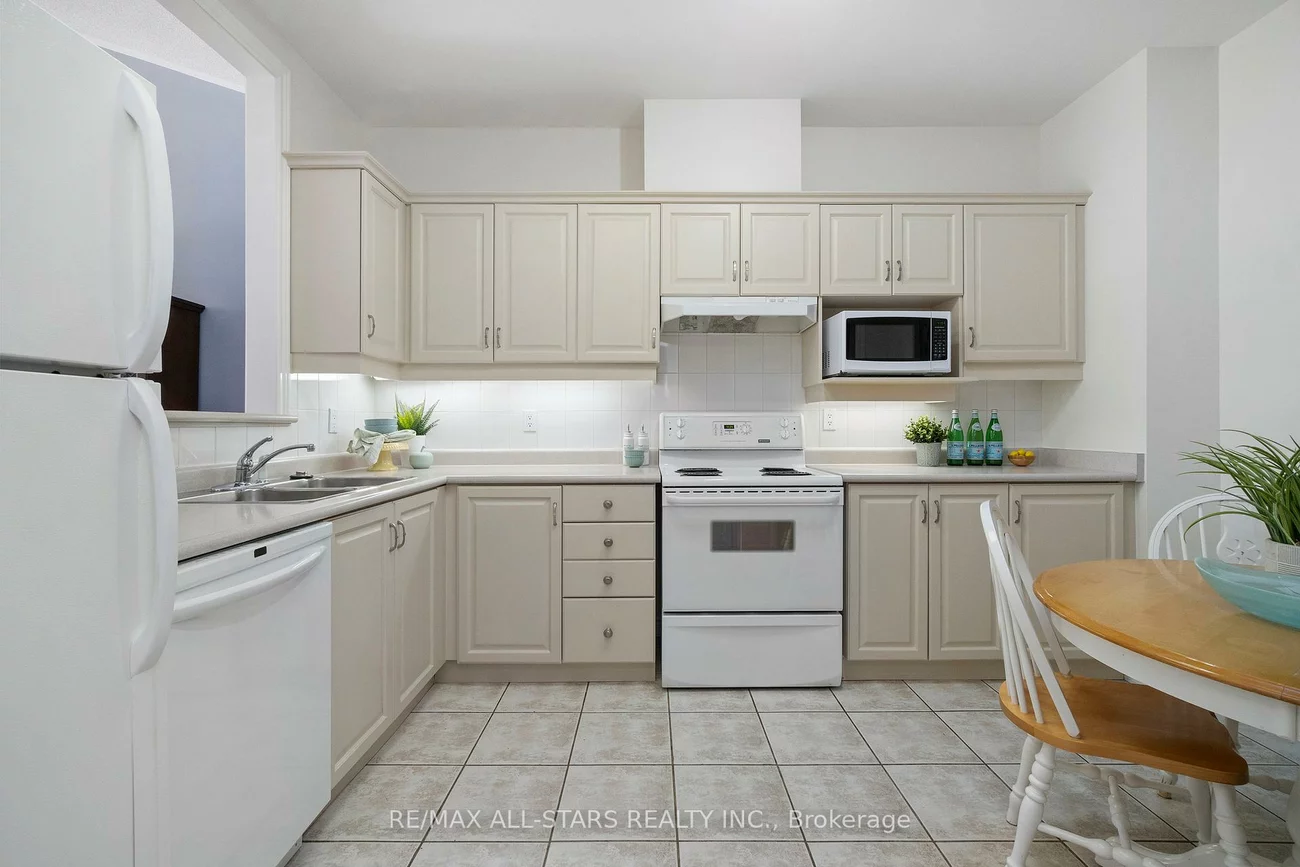 81, Celebrity Greens, Greensborough, Markham