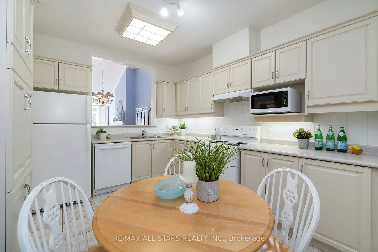 81, Celebrity Greens, Greensborough, Markham