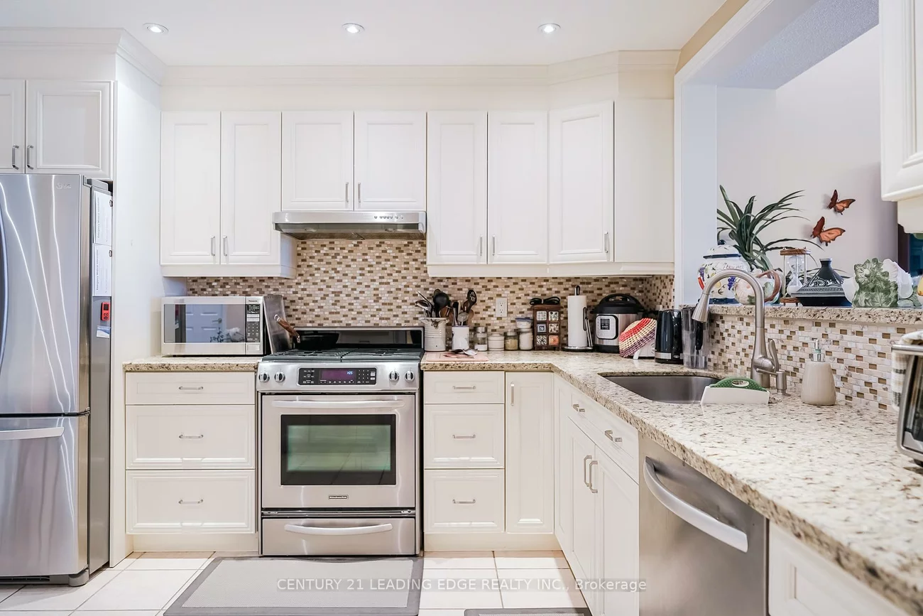 12, Lakeside Vista, Greensborough, Markham