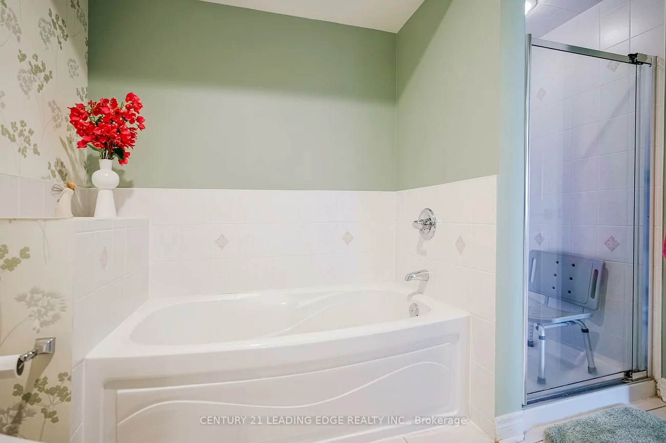 12, Lakeside Vista, Greensborough, Markham