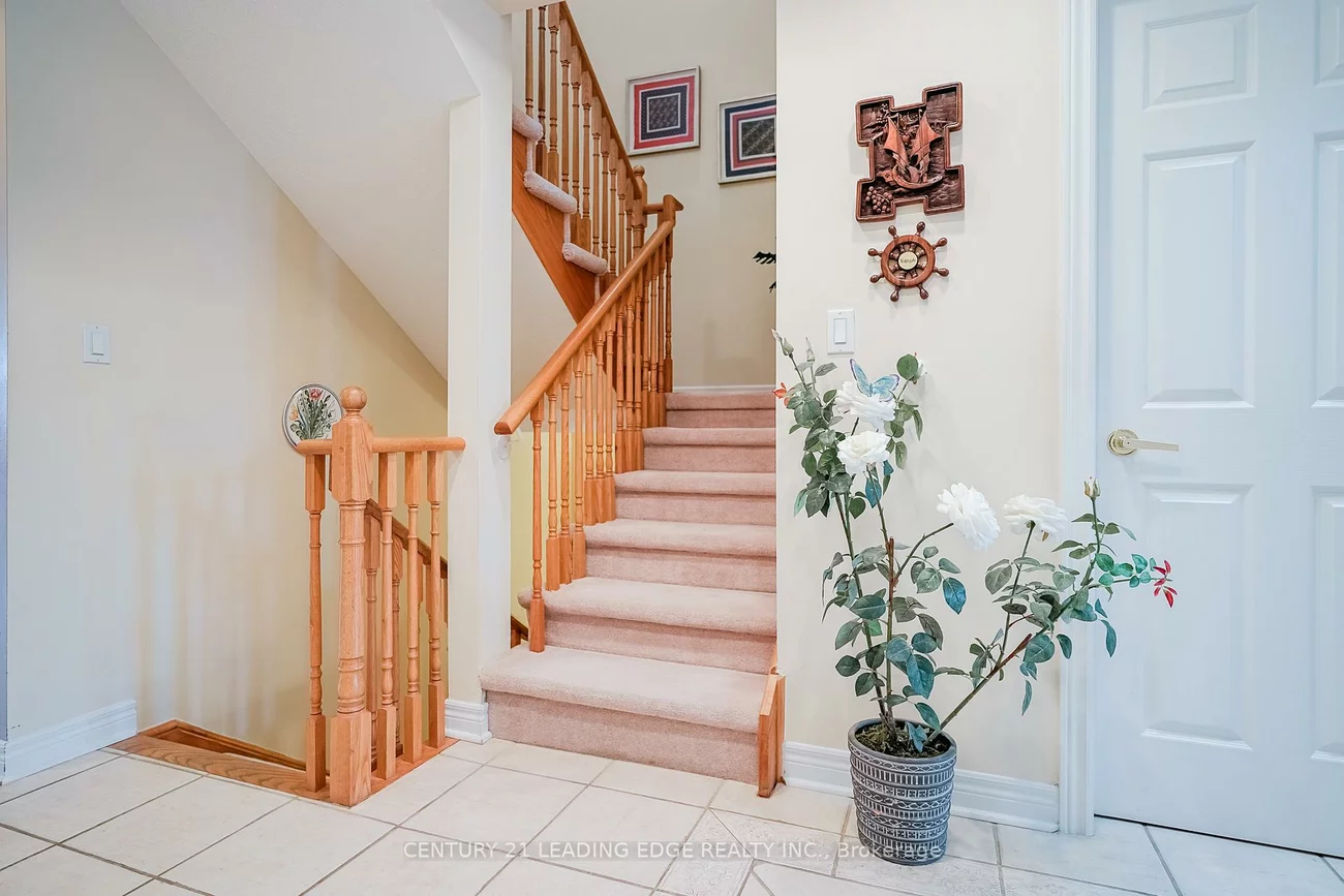 12, Lakeside Vista, Greensborough, Markham