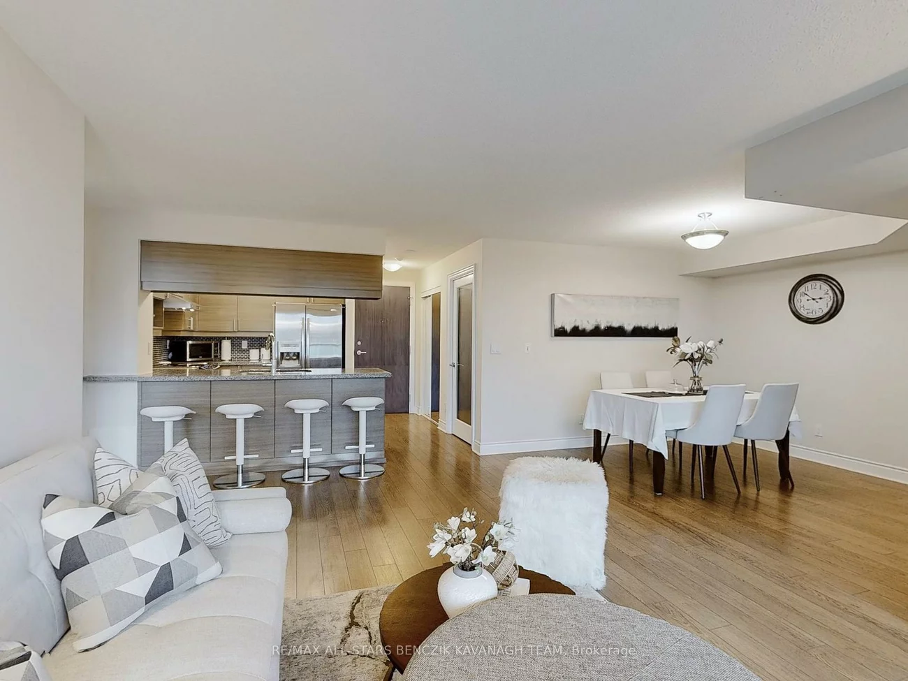 23, Cox, Unionville, Markham