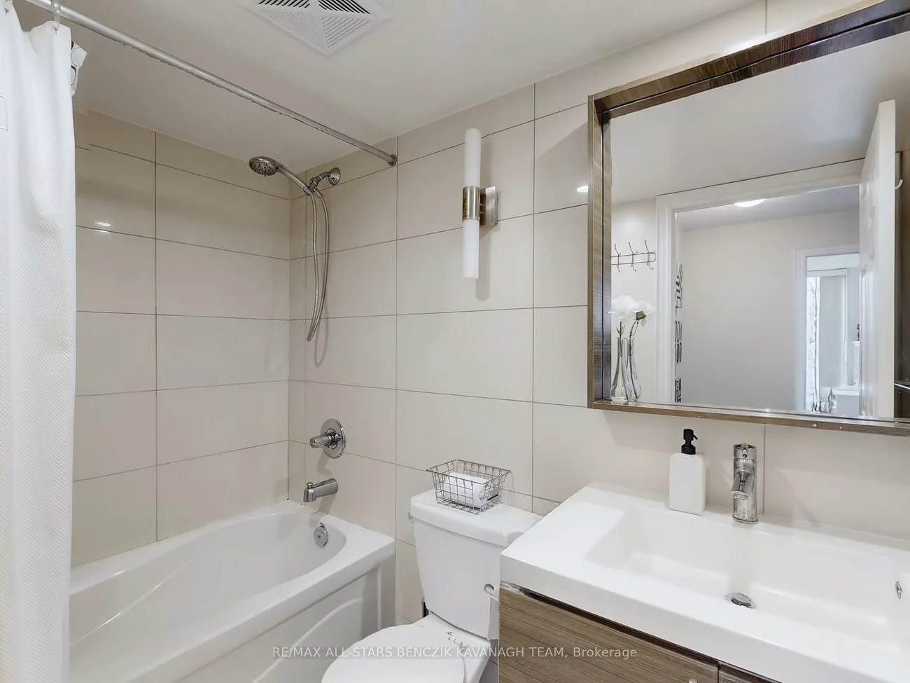23, Cox, Unionville, Markham
