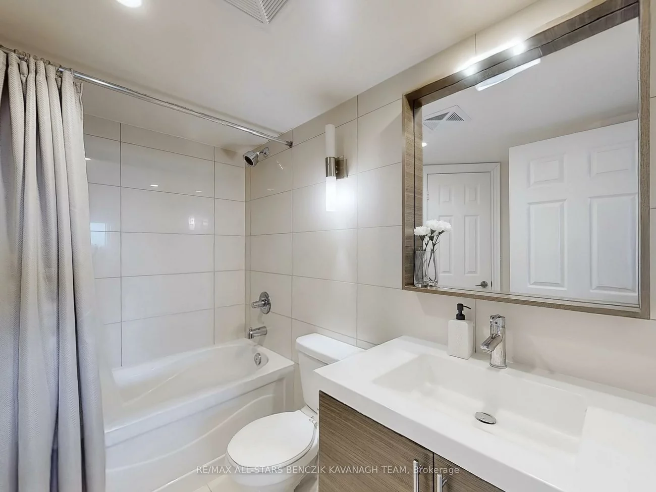 23, Cox, Unionville, Markham