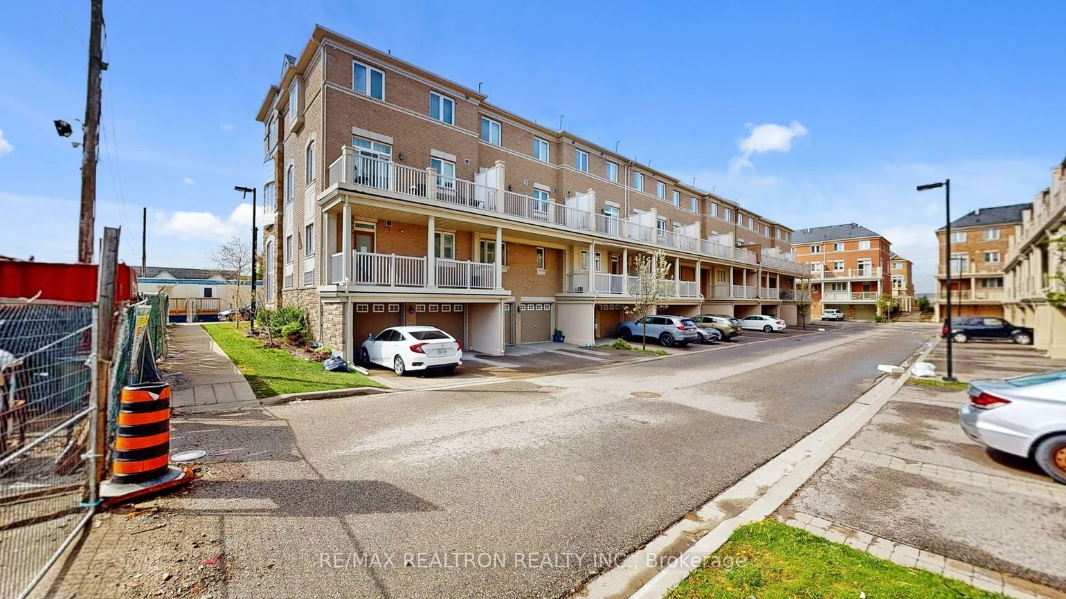 26, Comely, Milliken Mills East, Markham