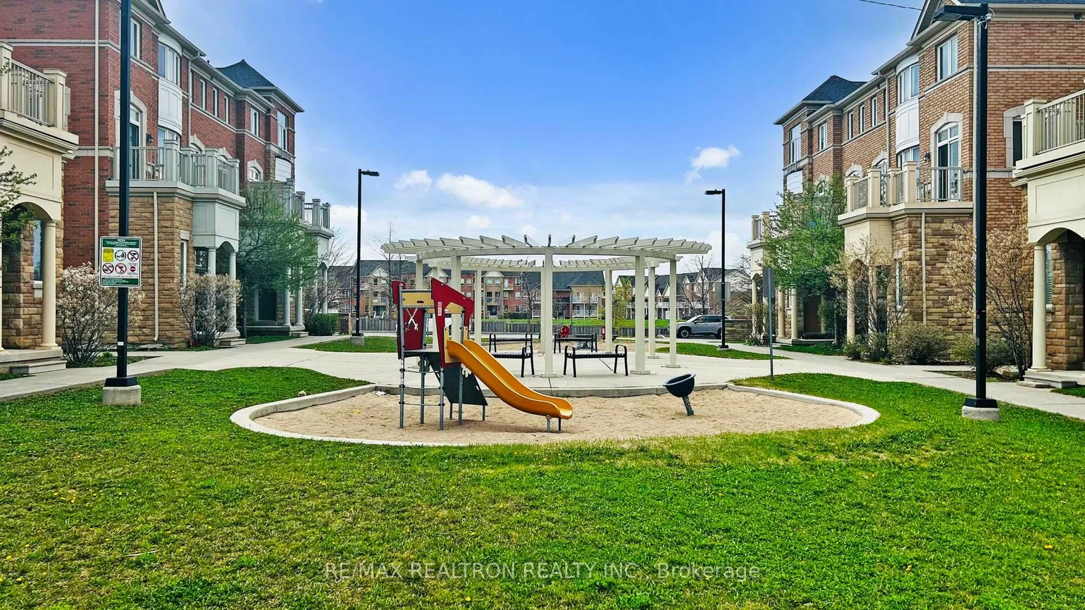 26, Comely, Milliken Mills East, Markham
