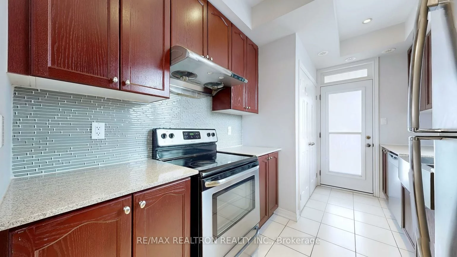 26, Comely, Milliken Mills East, Markham