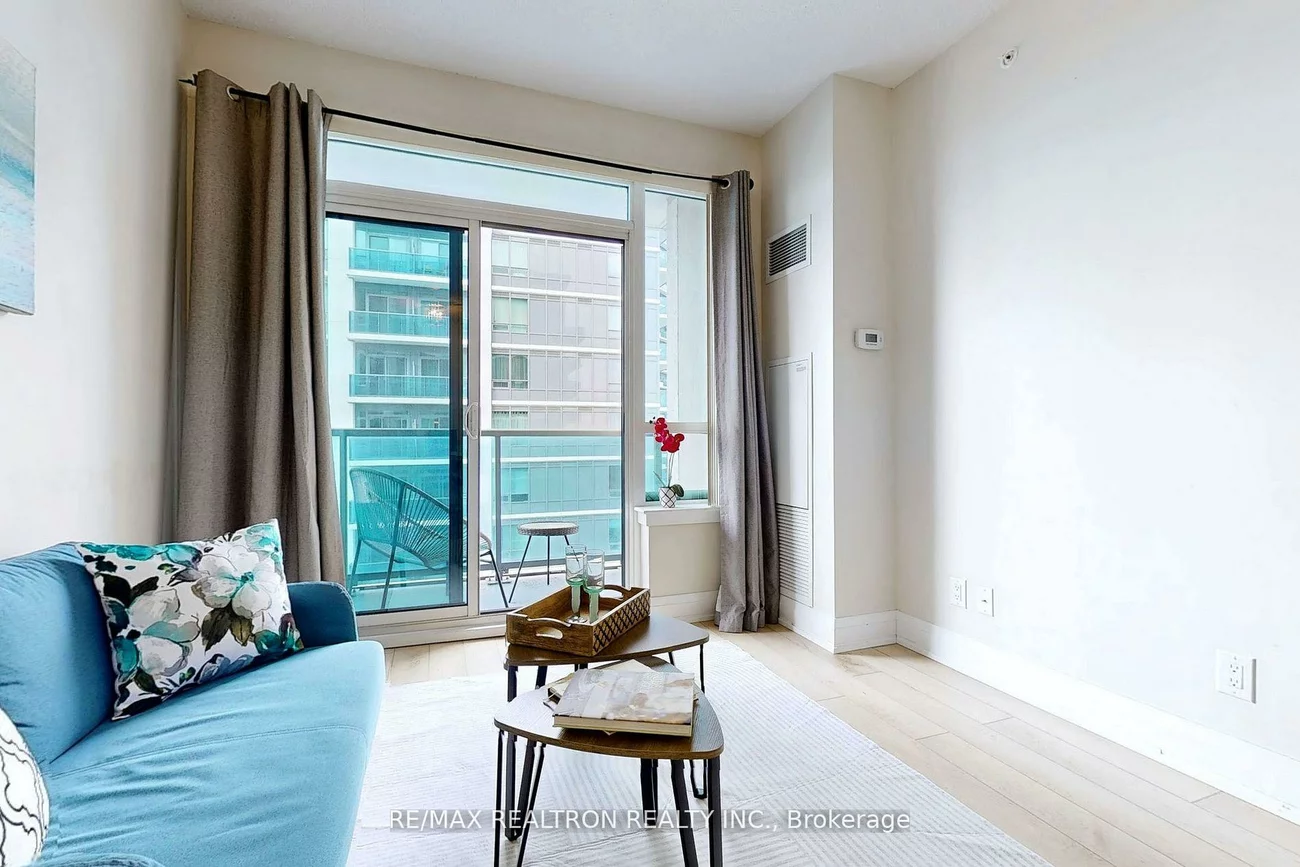 7167, Yonge, Thornhill, Markham