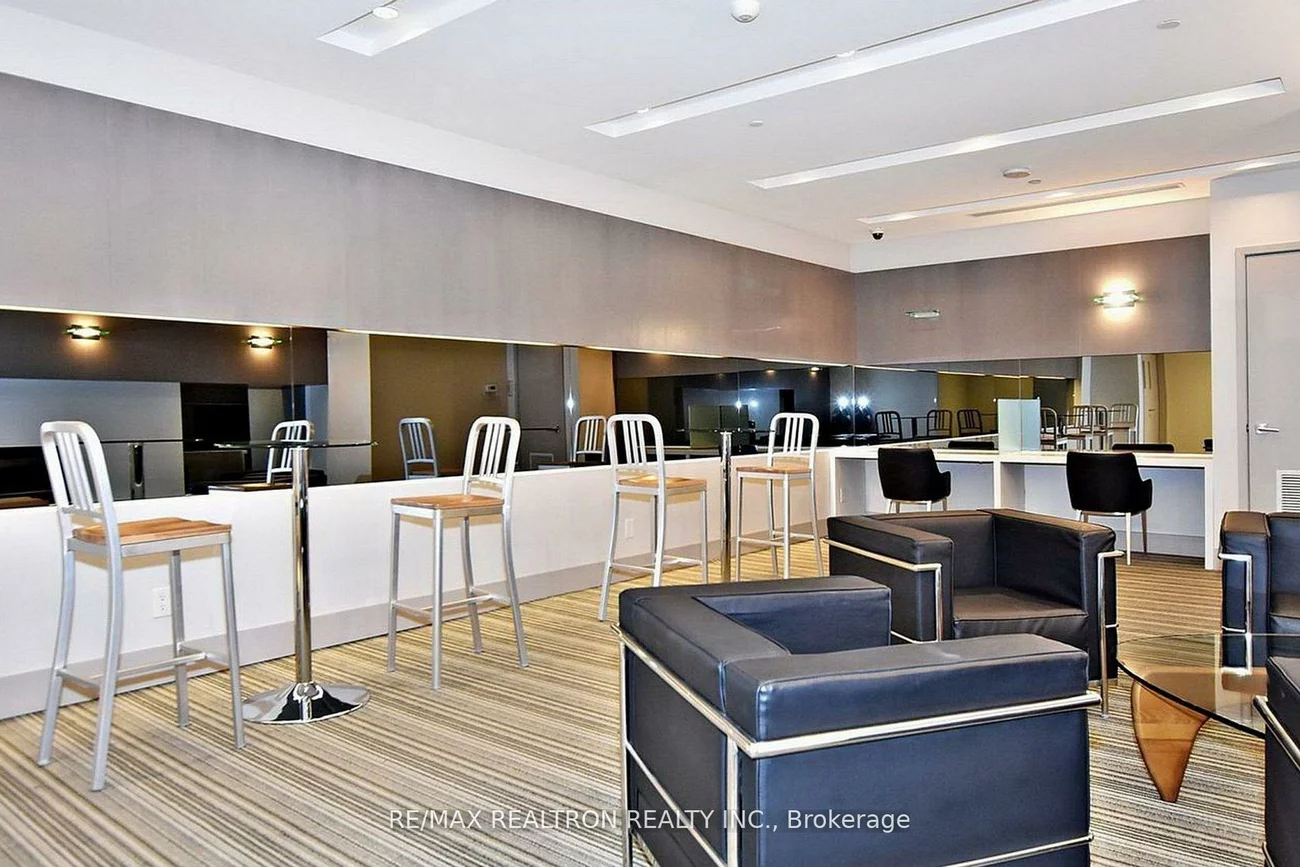 7167, Yonge, Thornhill, Markham