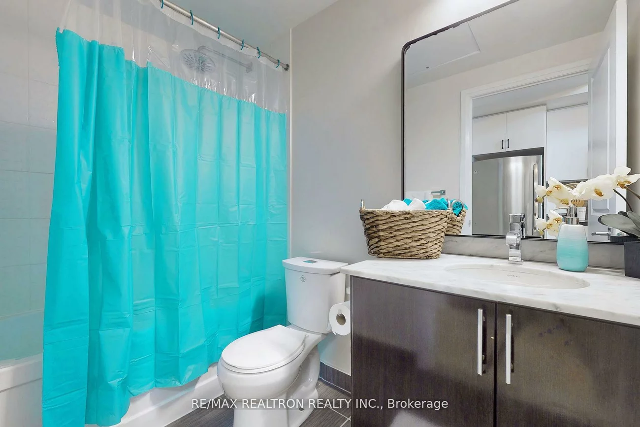 7167, Yonge, Thornhill, Markham