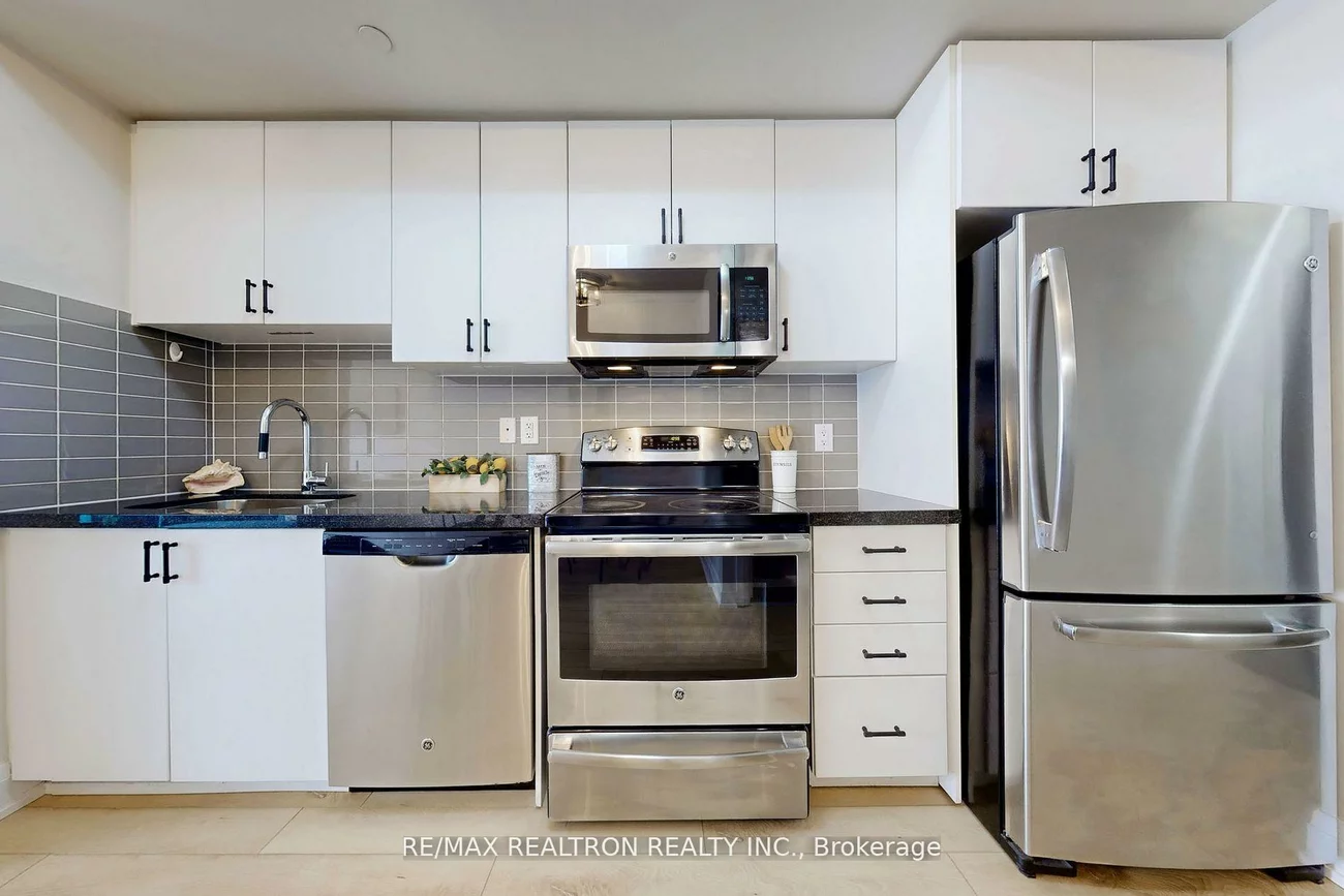 7167, Yonge, Thornhill, Markham