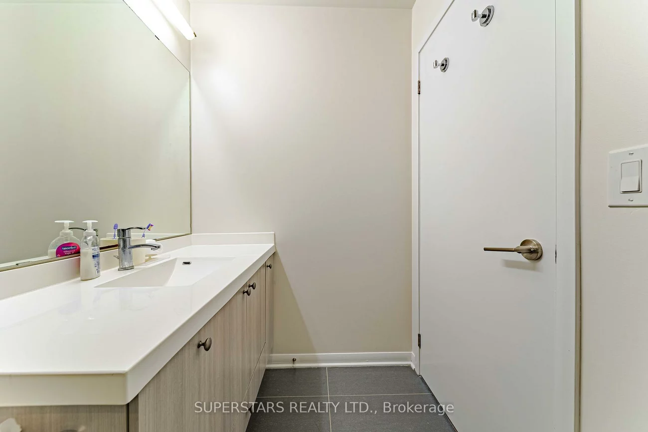 540, Bur Oak, Berczy, Markham