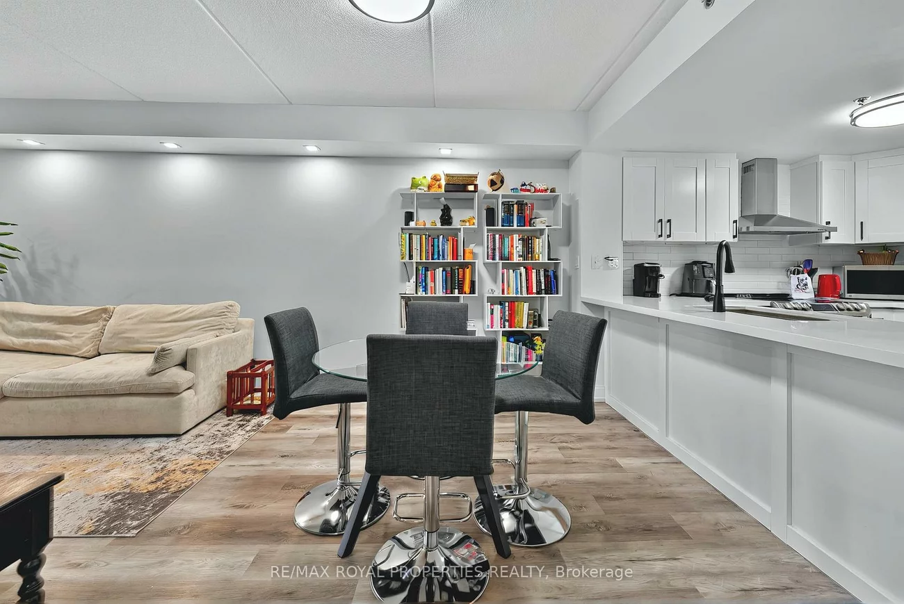 7424, Markham, Middlefield, Markham