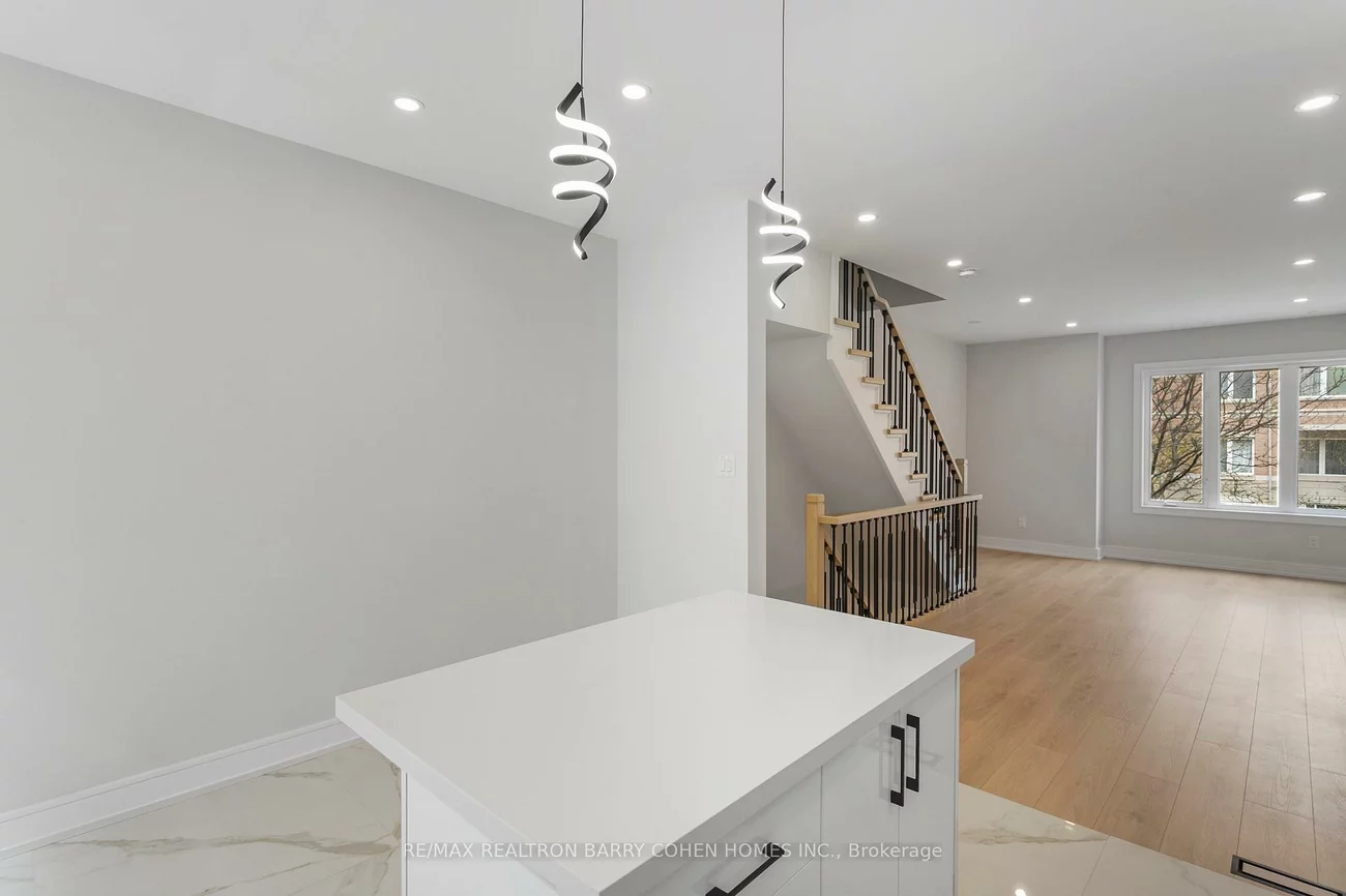 21, Galleria, Commerce Valley, Markham