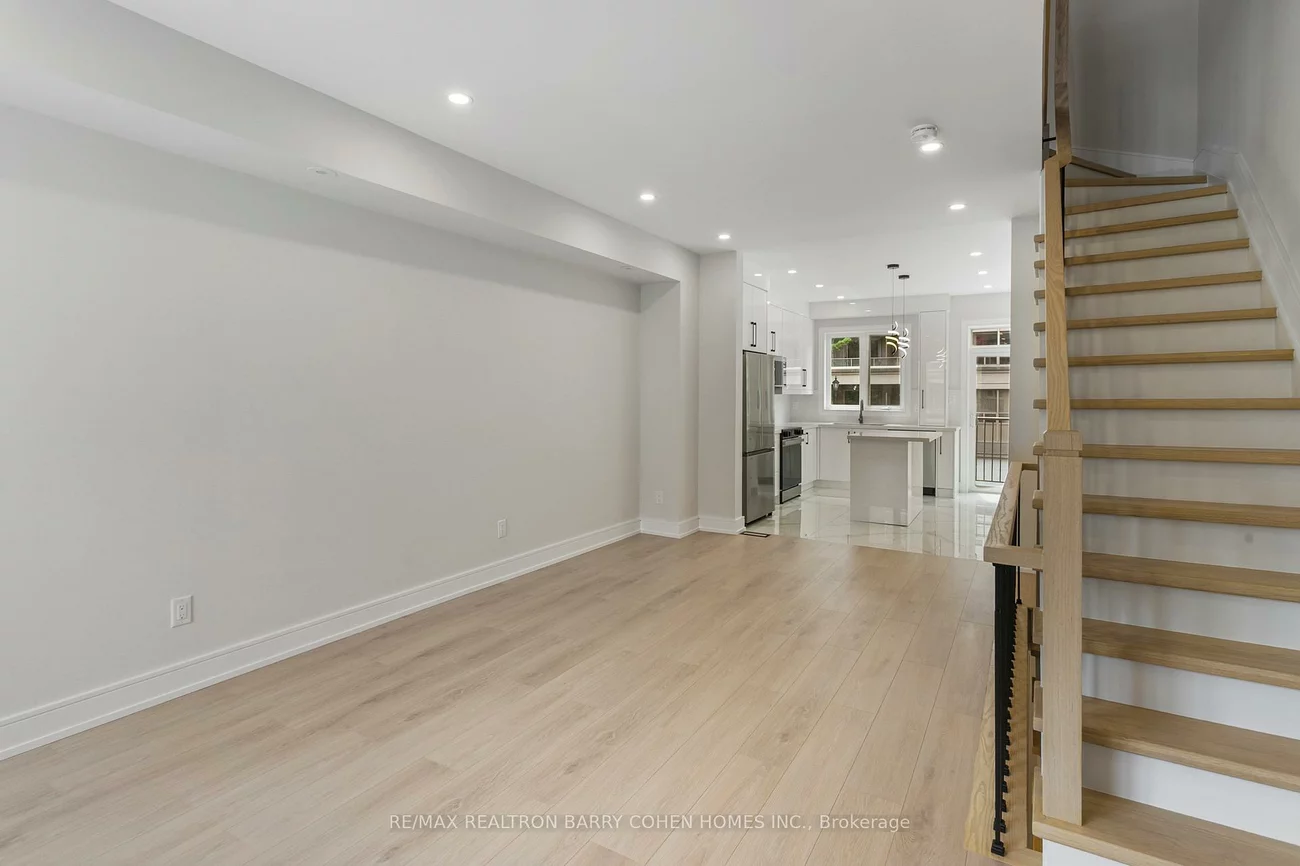 21, Galleria, Commerce Valley, Markham