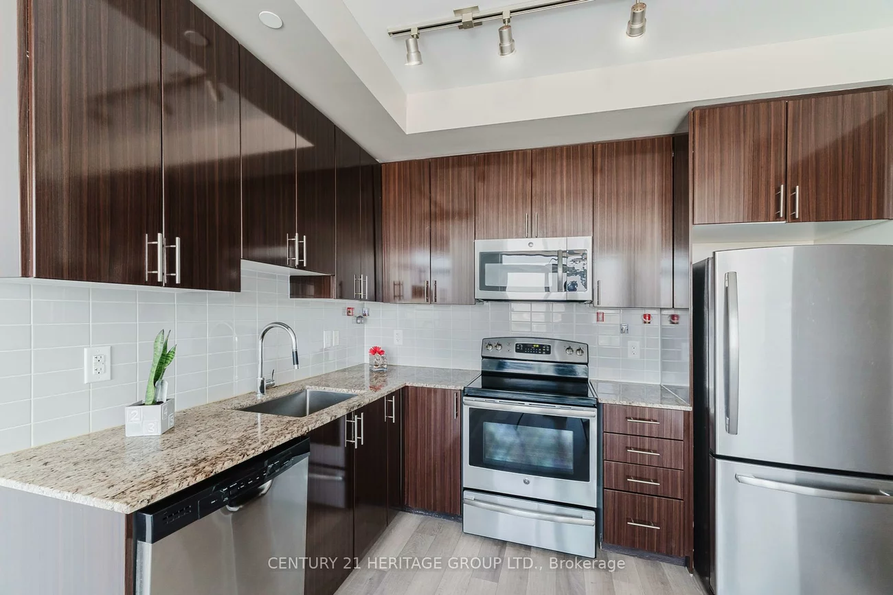 7165, Yonge, Grandview, Markham