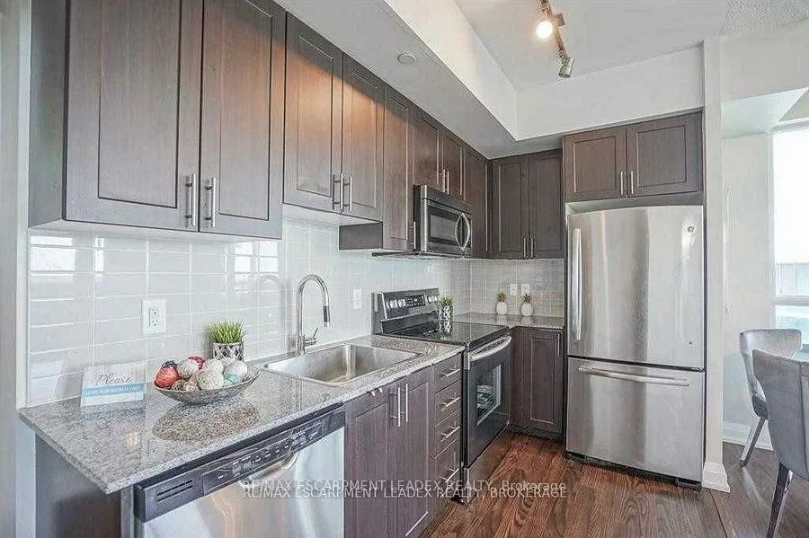 7161, Yonge, Thornhill, Markham