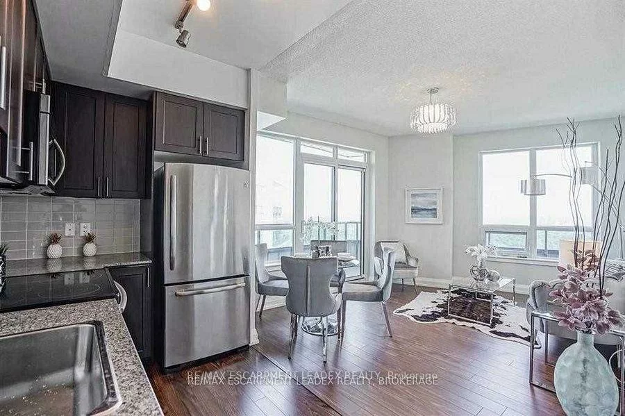 7161, Yonge, Thornhill, Markham