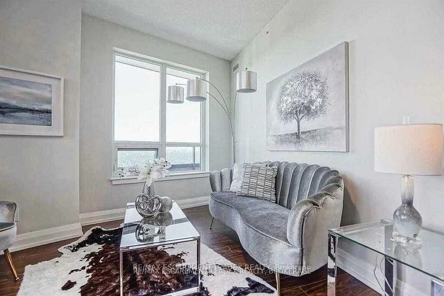 7161, Yonge, Thornhill, Markham