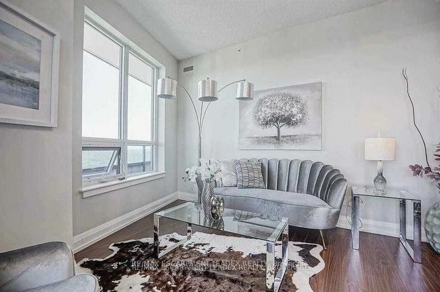 7161, Yonge, Thornhill, Markham