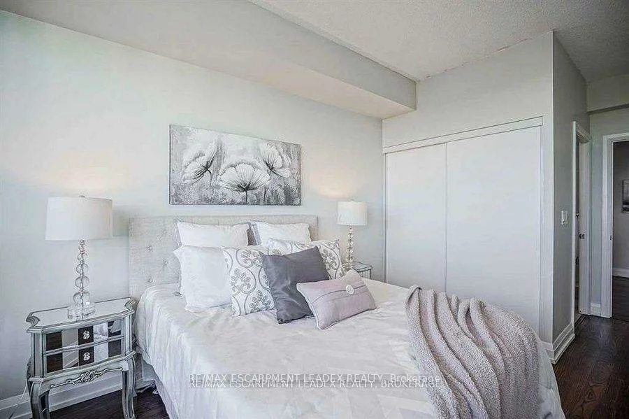7161, Yonge, Thornhill, Markham