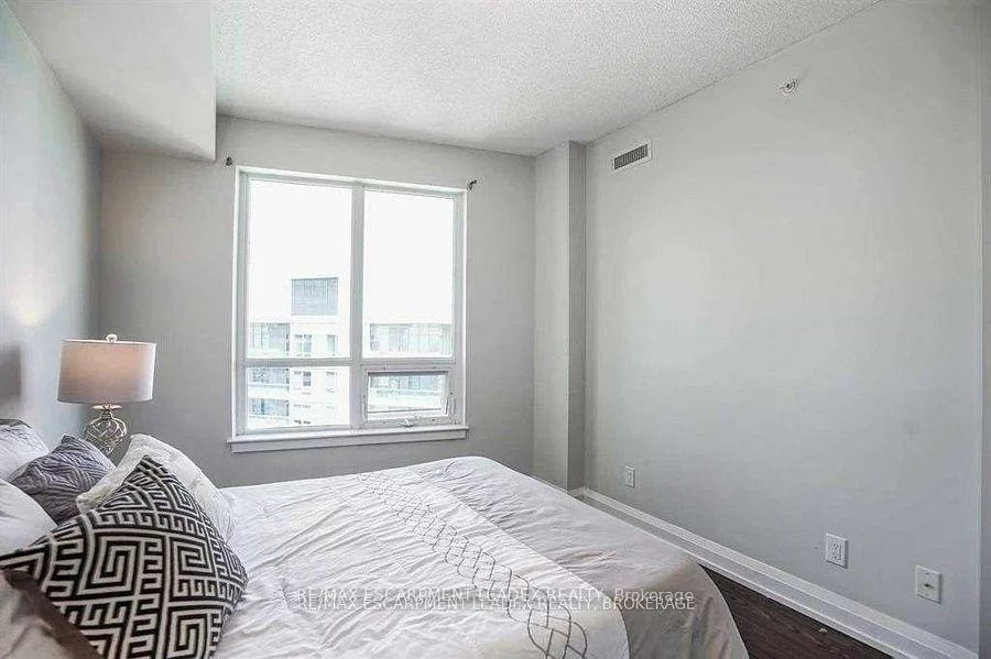 7161, Yonge, Thornhill, Markham