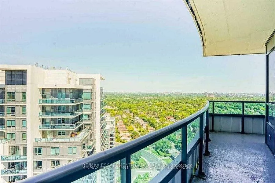 7161, Yonge, Thornhill, Markham